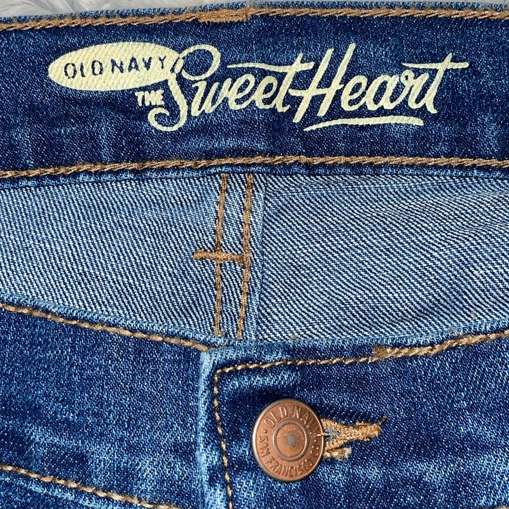 NWT Old Navy High Rise Blue Jeans with Distressed Details.  Size 8. - Picture 3 of 7